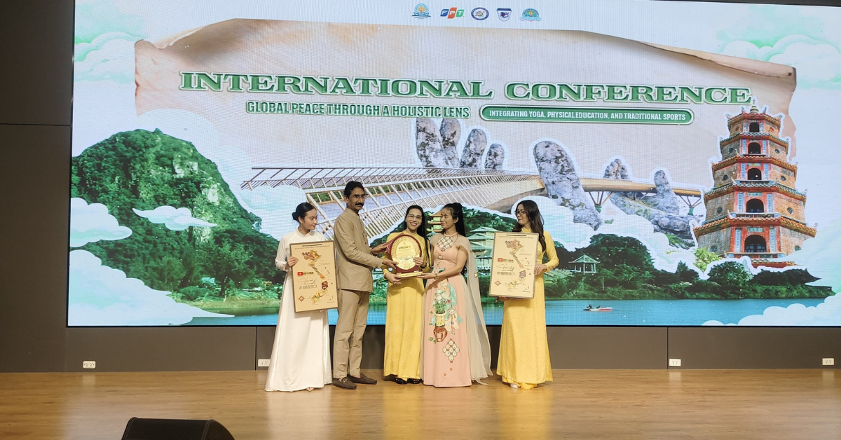Aerial view of crowd